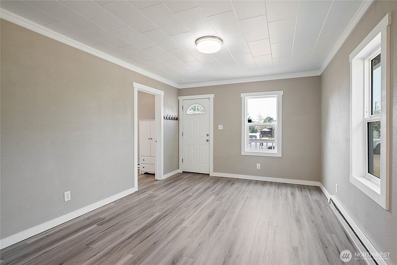 4th image of 256 Beech Street