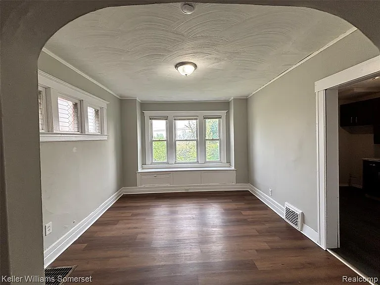 242 Ferris St — Photo 3