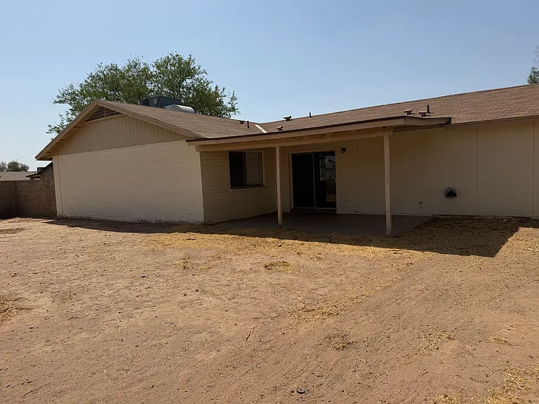 2301 E Butler St — Photo 15