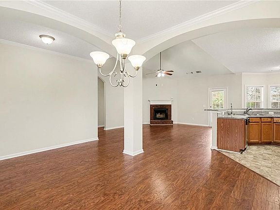 4th image of 1558 Kilgore Rd