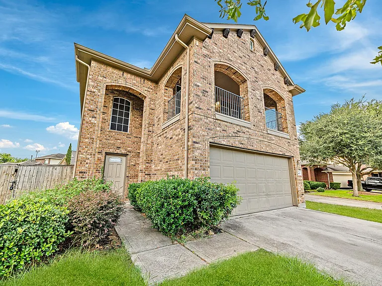 2403 Summers Glen Ct — Photo 1