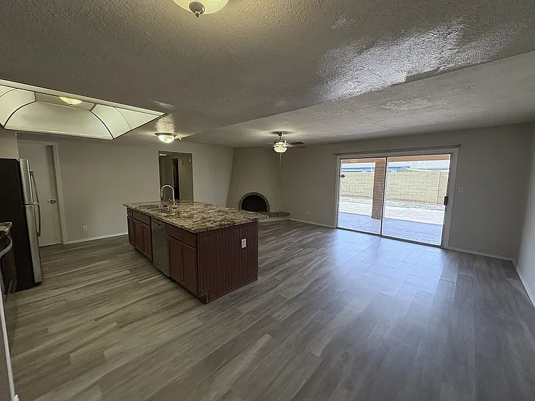 5630 W Vogel Ave — Photo 18