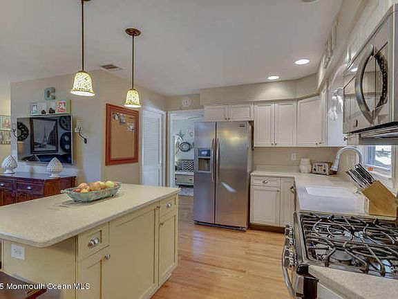 4th image of 804 Laura Herbert Dr