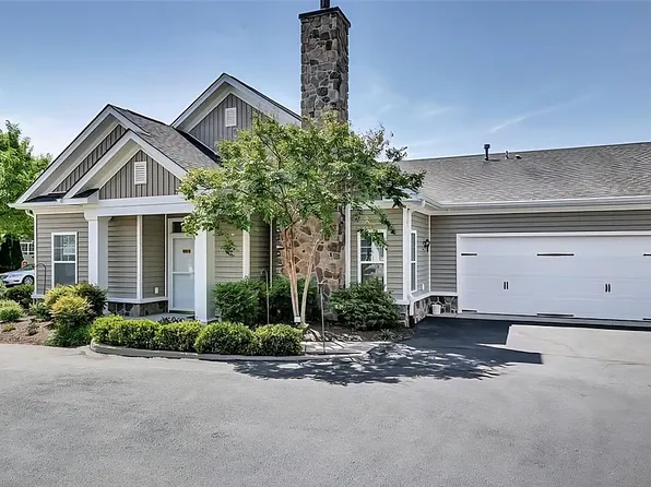 205 Pumpkin Pl, North Chesterfield, VA 23236