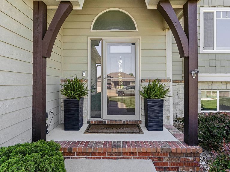 Listing photo 5