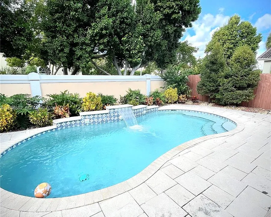 5344 NW 111th Ct