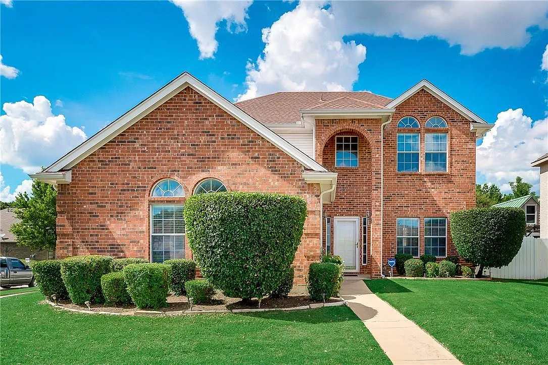 4 bed, 2.5 bath, 1894 sqft, $2,490 — Photo 2
