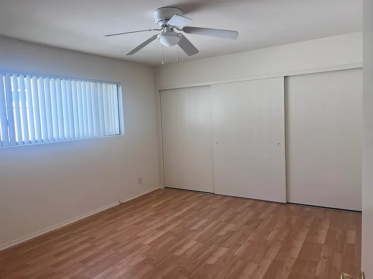 2601 W Victory Blvd #J — Photo 14
