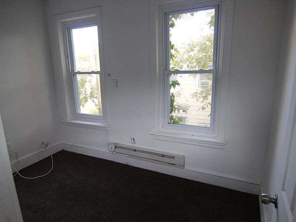 4th image of 117 N Sickels St