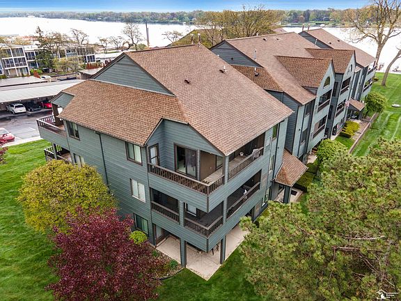 4th image of 2465 Riverside Dr