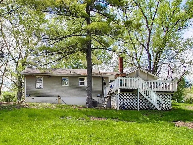 1105 S Hough St — Photo 12