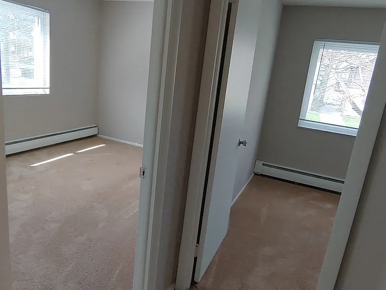 Colonial Club Apartments — Photo 9