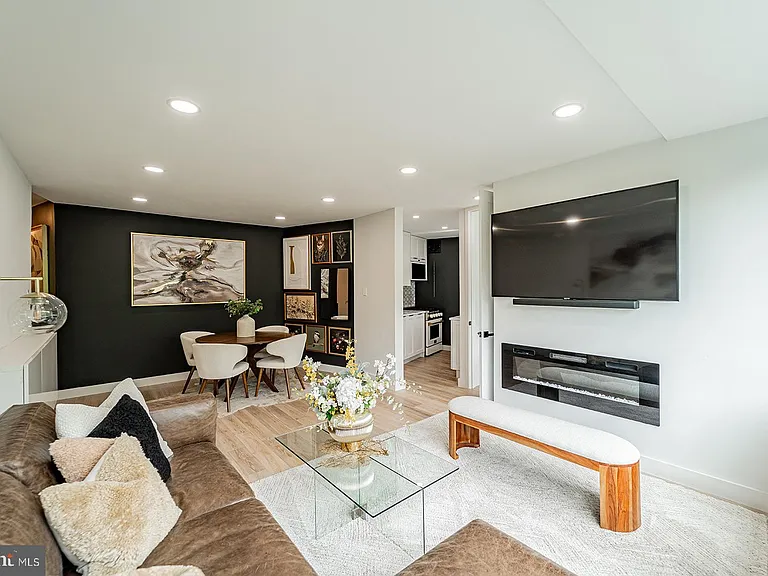 4200 Cathedral Ave NW #1005 — Photo 1