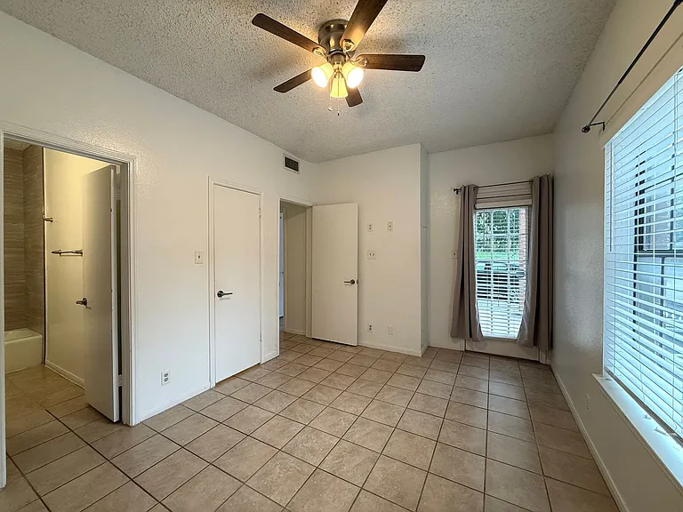 203 E 31st St #101 — Photo 14