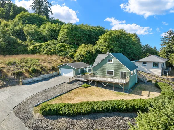 143 Robert Gray Dr SW, Ilwaco, WA 98624