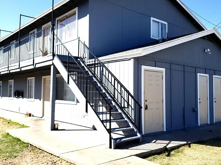 1623 E Wood St — Photo 1