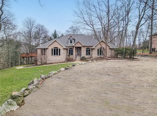 2000 Manor House Ln, Trafford, PA 15085