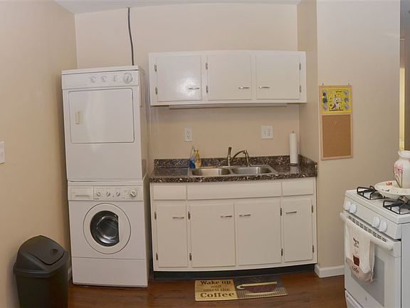 Eat-in Kitchen