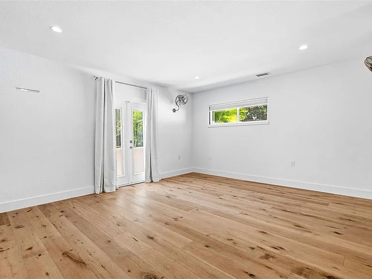141 Giralda Blvd NE — Photo 16