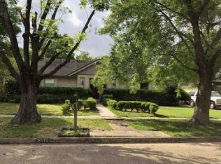5611 Blackjack Ln, Houston, TX 77088