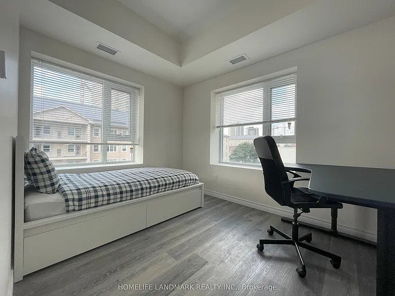 246 Lester St #602 — Photo 11