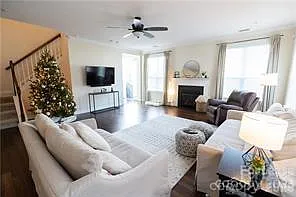 10517 Donahue Dr — Photo 13