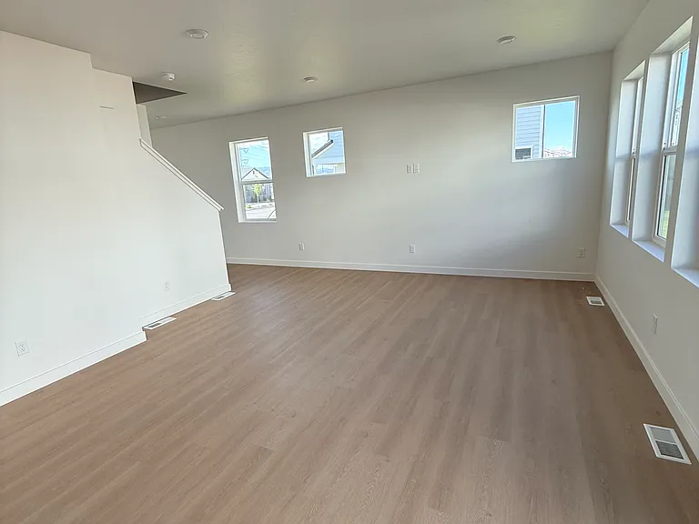 3590 N Stallion St — Photo 3