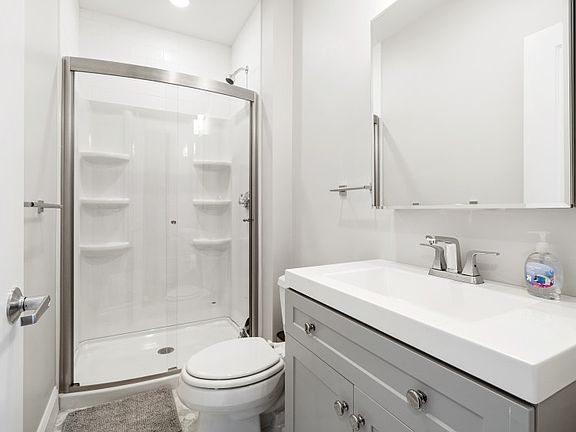 5th image of 821 Saratoga St APT 3