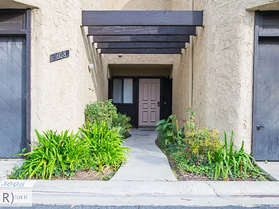 3608 Hemlock Ln