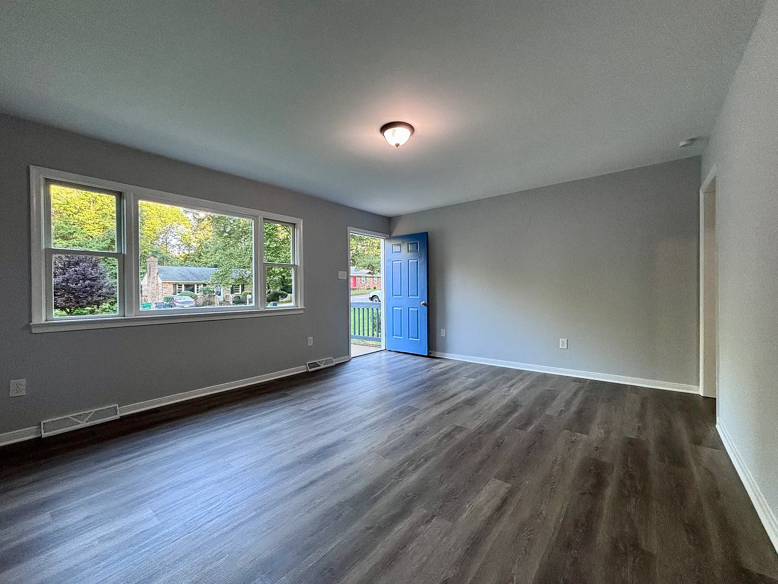 3 bed, 1300 sqft, $2,300 — Photo 2