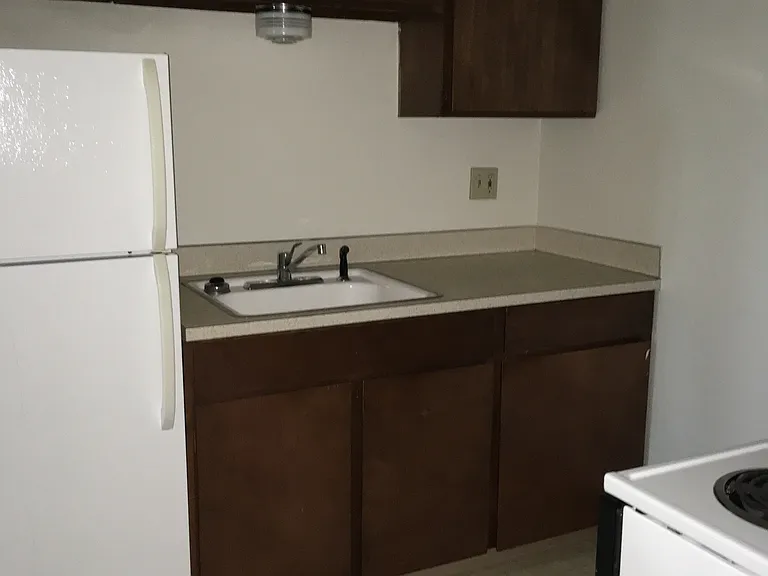 605 SW 11th St #17 — Photo 5