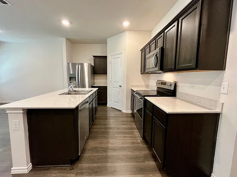 2304 Lattimore St — Photo 3