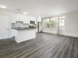45 42nd St #109, Toronto, ON M8W 3P4