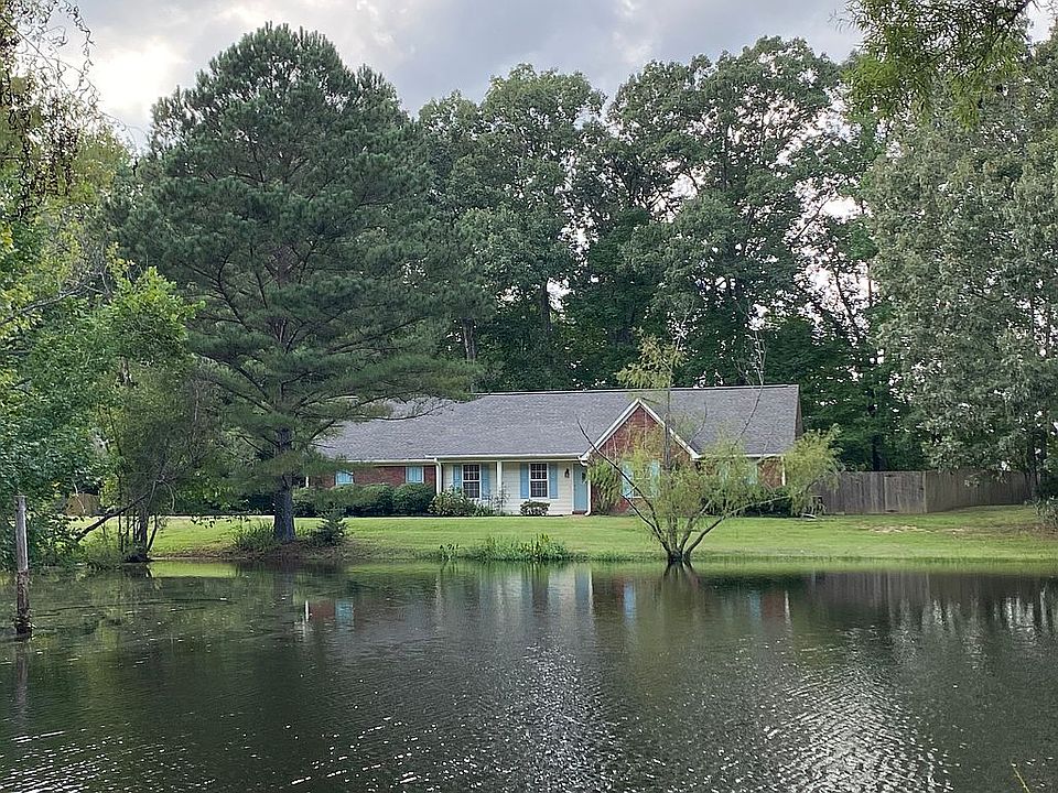 1st image of 802 Deerfield Dr