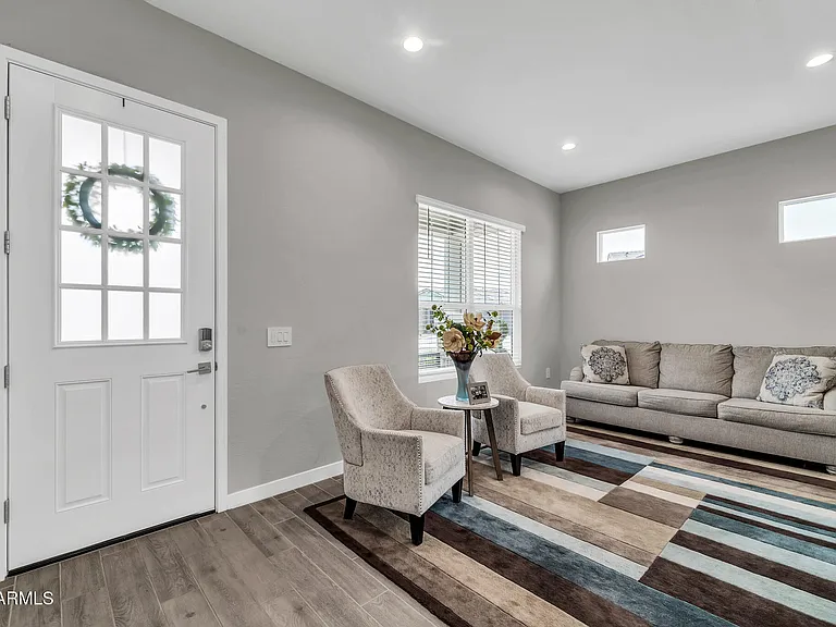 10518 W Albert Ln — Photo 4
