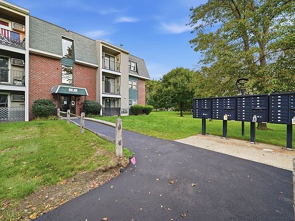 4th image of 5 New Haven Dr #204