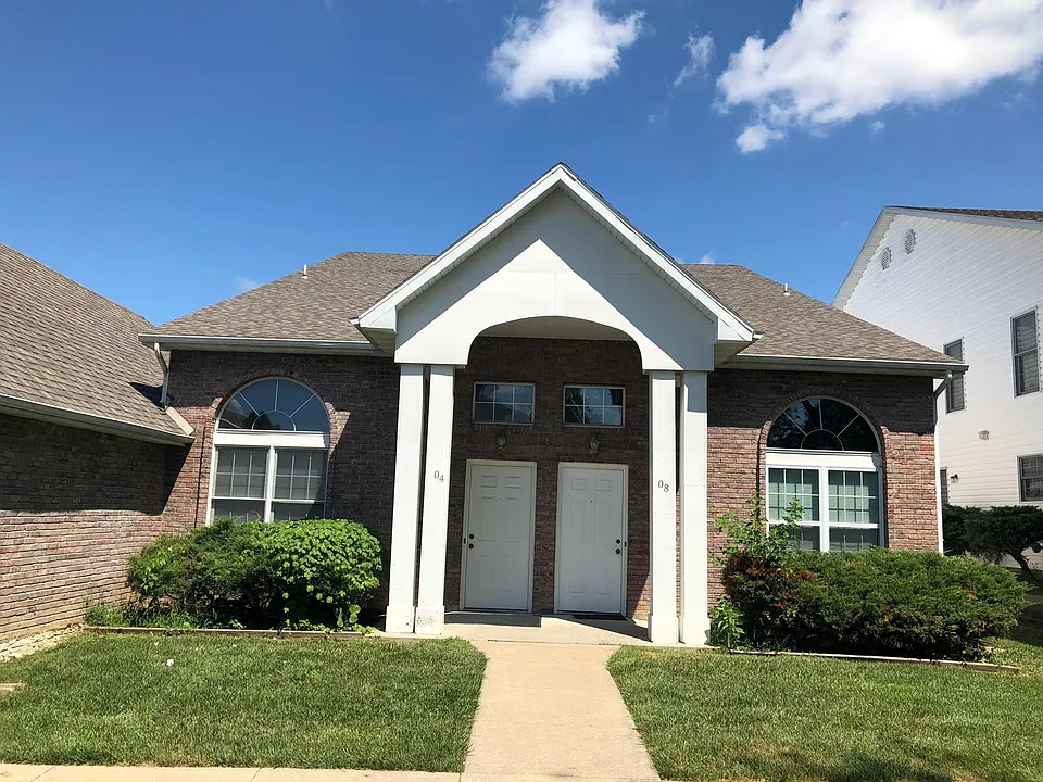 4 N Cedar Lake Dr E