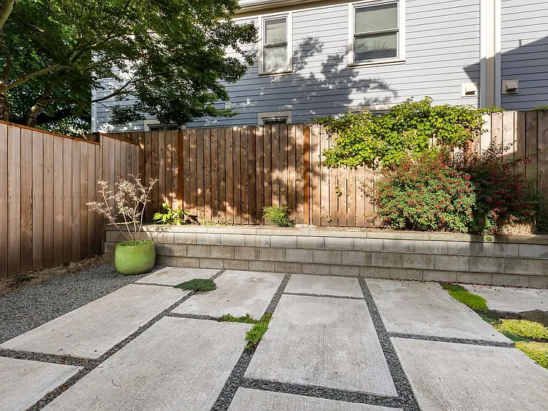 7 NE Morris St — Photo 20