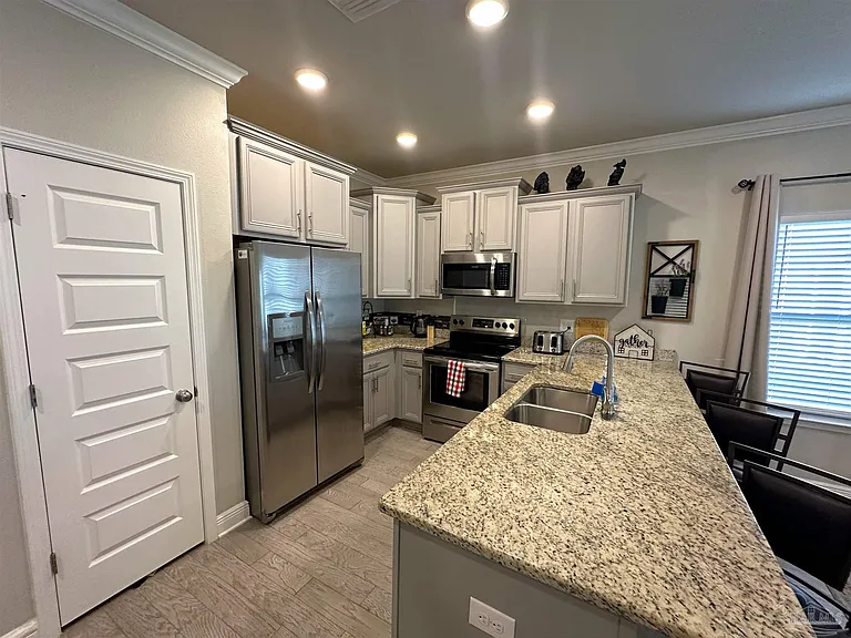 1210 W Government St — Photo 8
