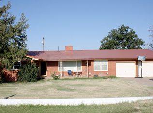 112 N Main St, Springlake, TX 79082