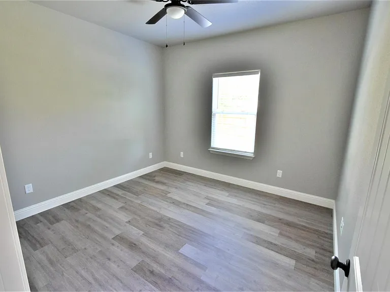 3613 Mandy Dr — Photo 9