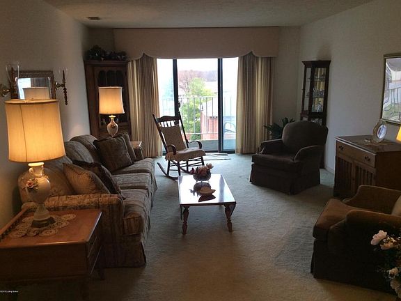 2nd image of 3030 Breckenridge Ln #424-2