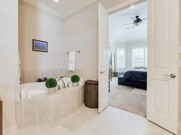 1826 Jade Hollow Ln — Photo 18