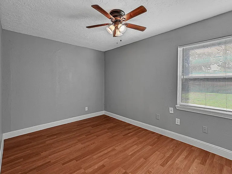 606 Burke Rd — Photo 15