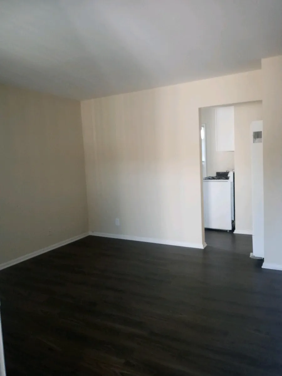 Building Photo - 1421 W Alameda Ave