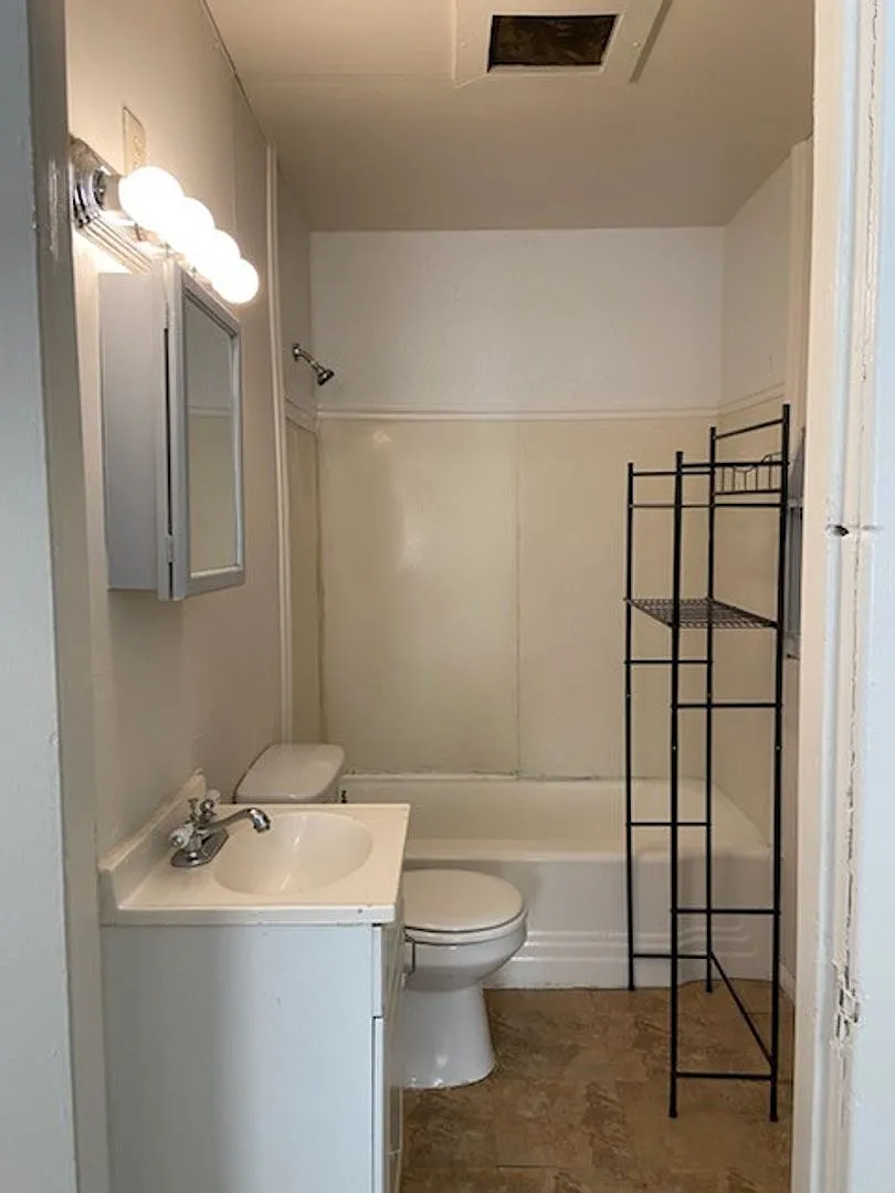 Forest Avenue 1318 A-C — Photo 2