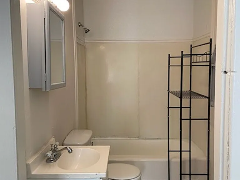 1318 Forest Ave #A-C — Photo 2