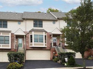 305 Woodcrest Dr, Coraopolis, PA 15108