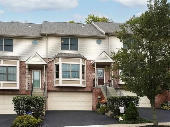 305 Woodcrest Dr, Coraopolis, PA 15108