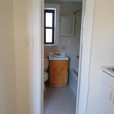 Rented by Urbanite Realty Inc | media 9